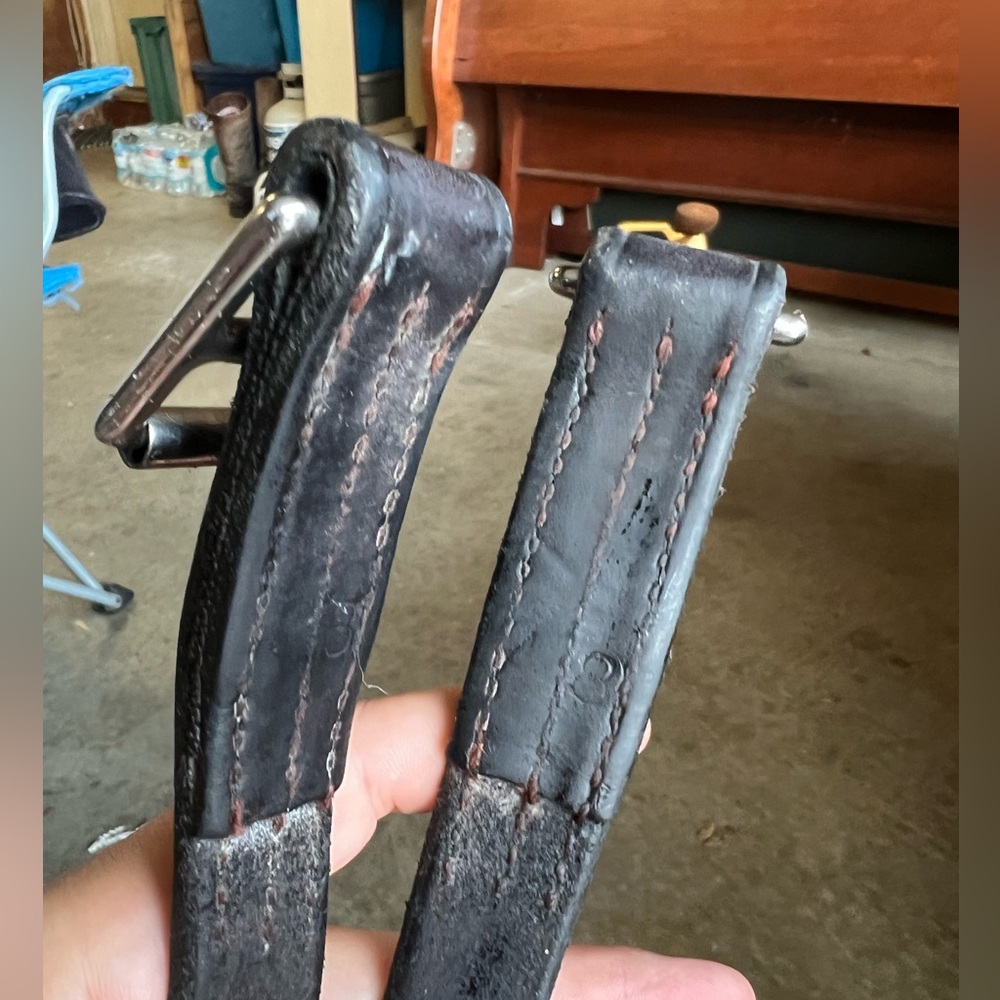 48” brown stirrup leathers - Picture 2 of 3